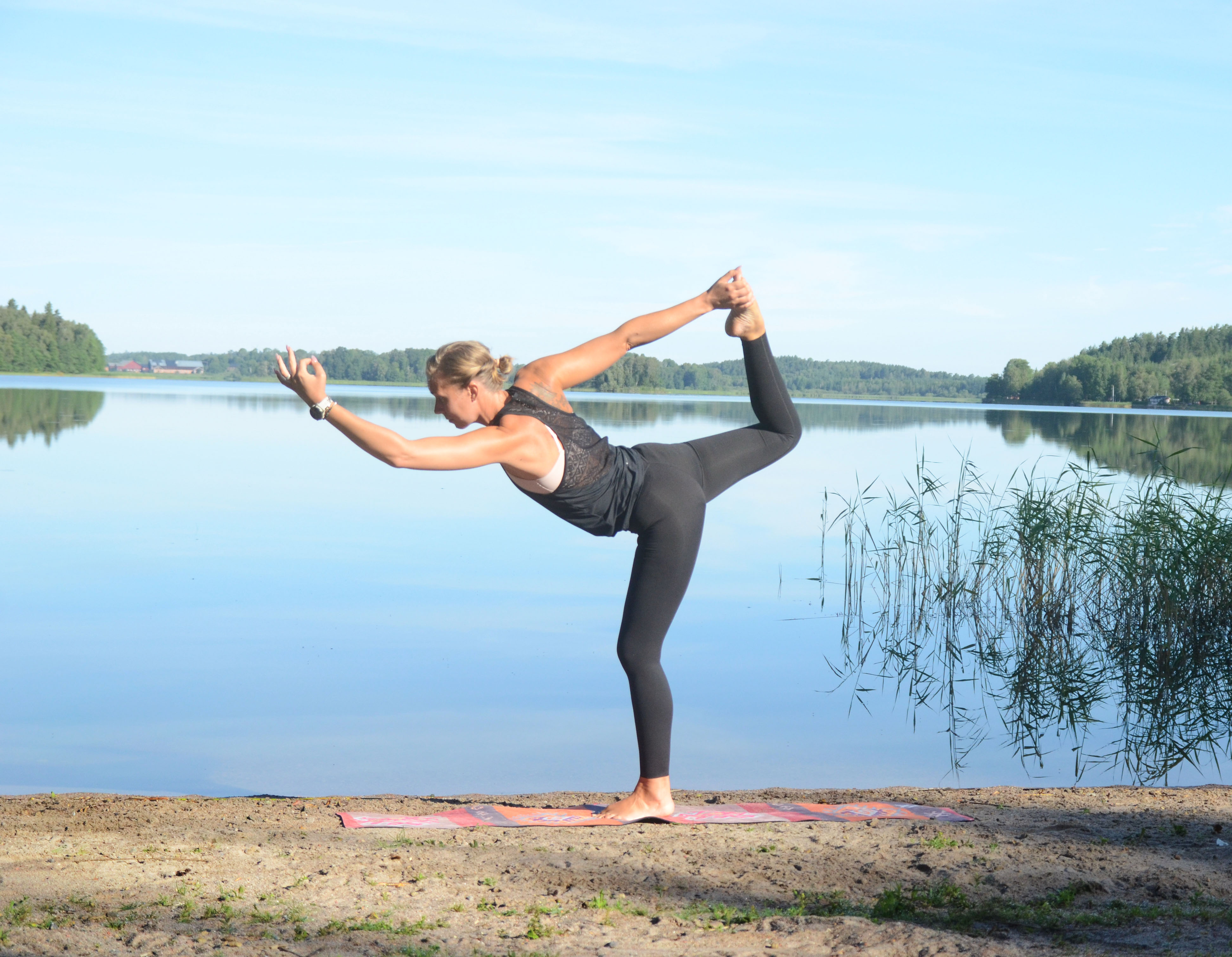 Yoga vid fantastiska Wisbohammar, vackra Frösjön