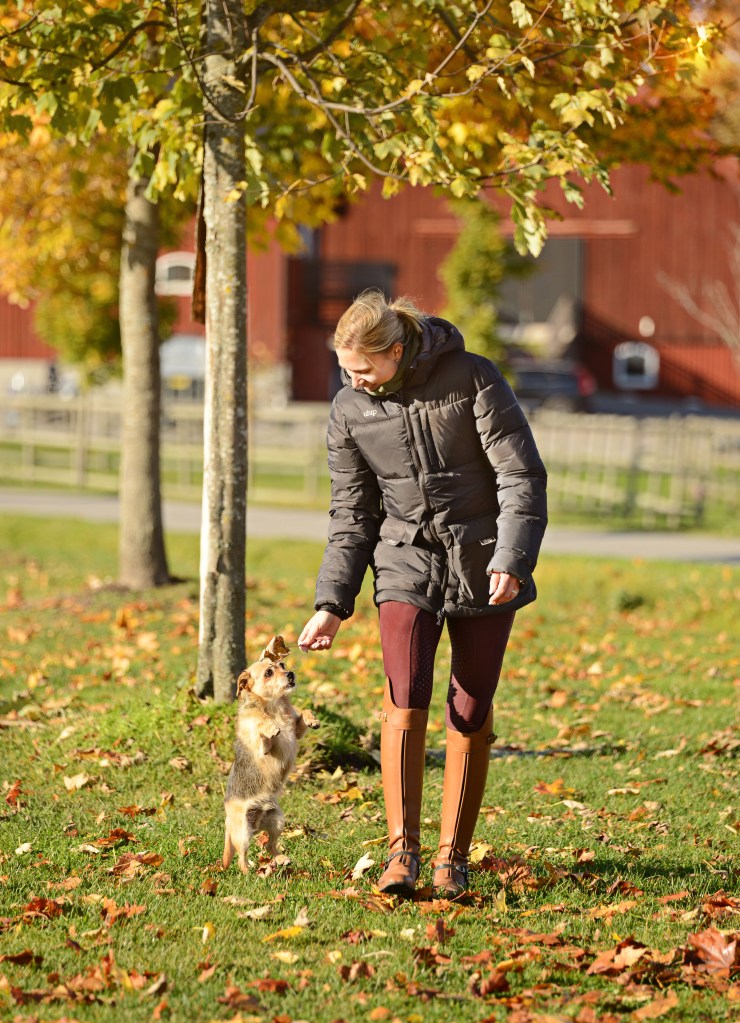 Nina Hofmann Küppers och Fritz på vackra Wisbohammar